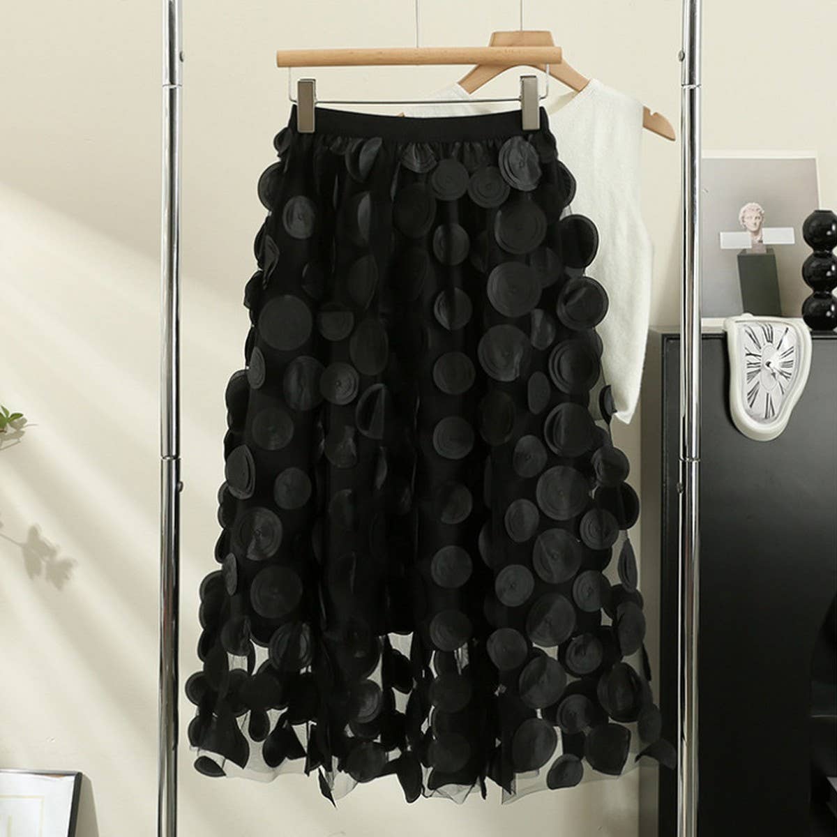 THREE-DIMENSIONAL FLORAL TULLE MESH SKIRT_CWBLS0395: Black / (OS)