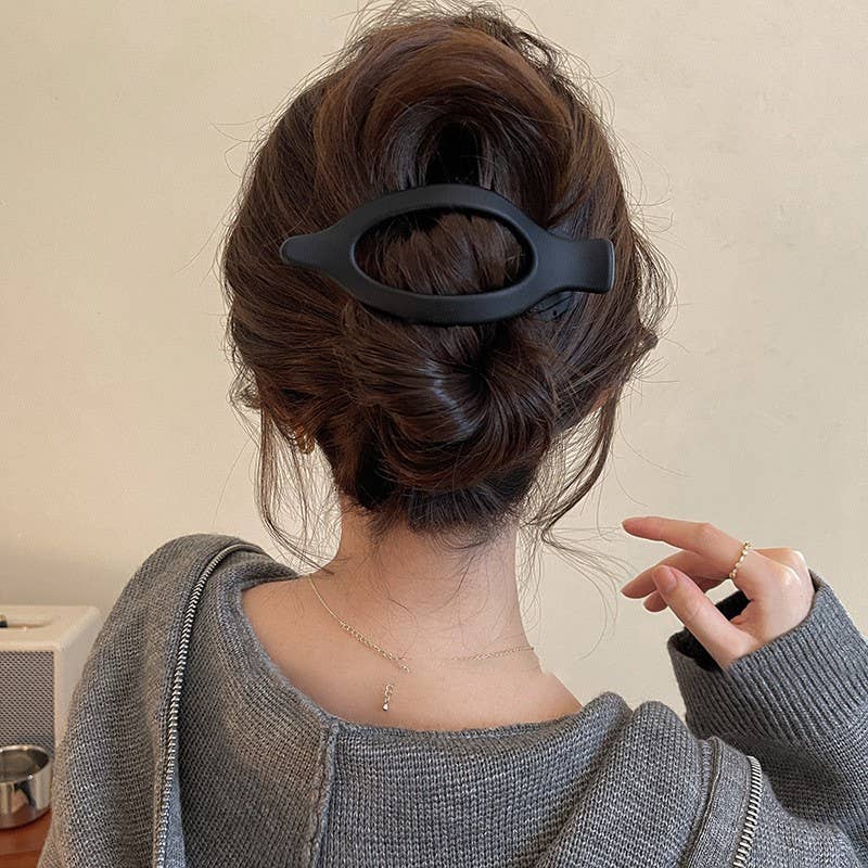 Oval Lay-Flat Hair Claw Clip - Black