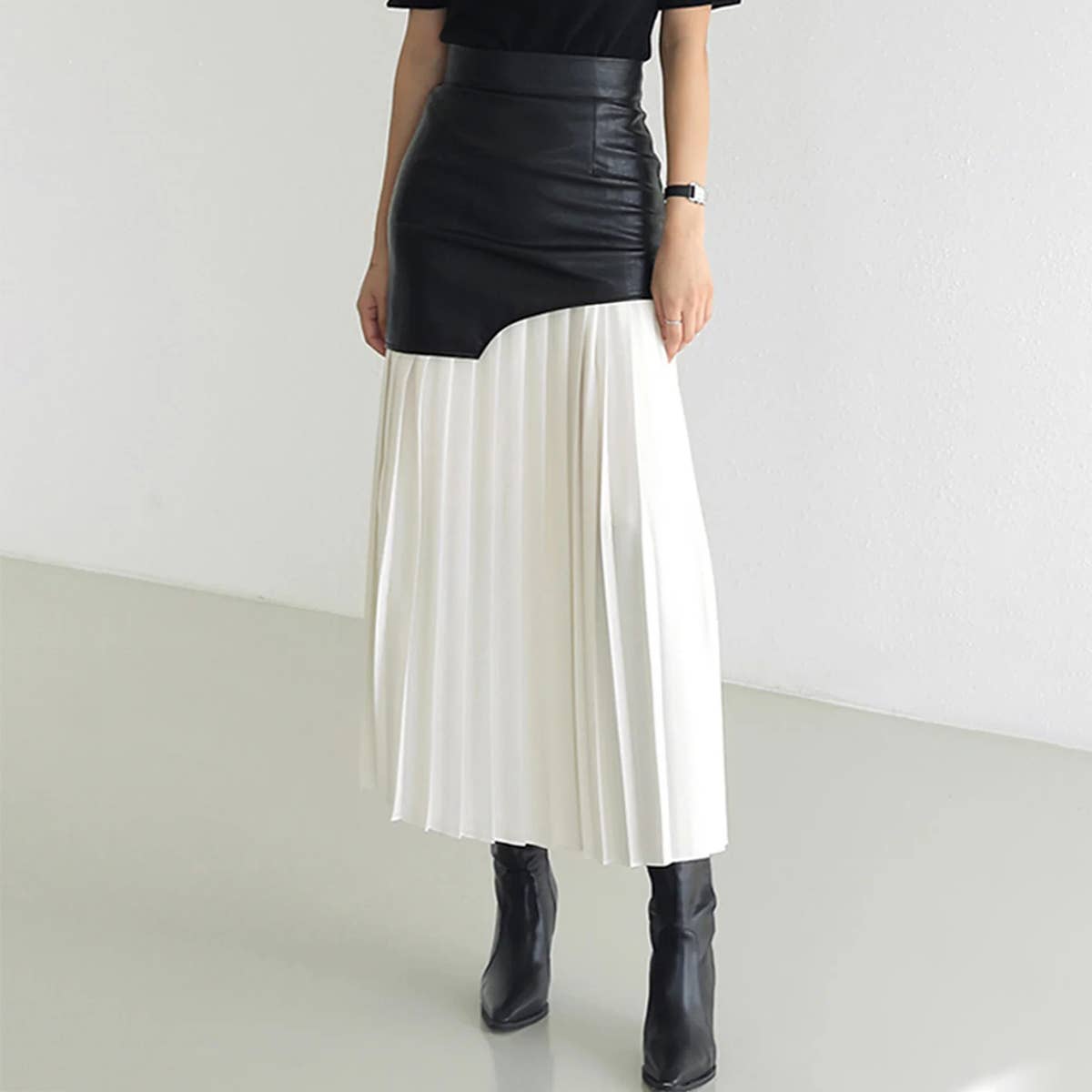 HIGH WAIST PATCHWORK PLEATED COLOR SKIRT: BLACK/WHITE